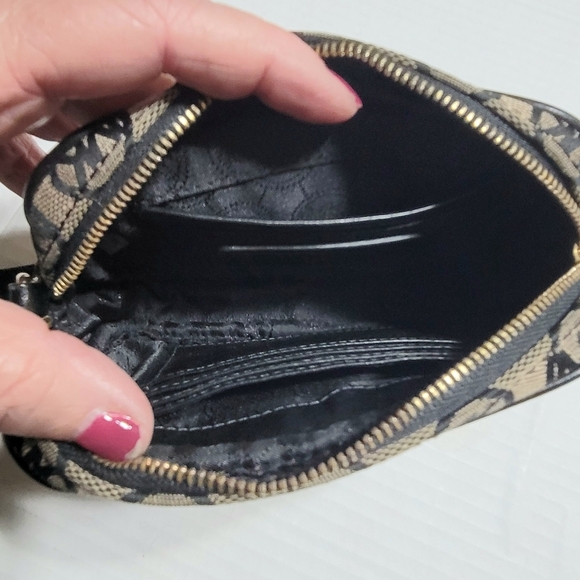 Michael Kors Black/Tan Mini Crossbody with Gold Hardwire - Picture 5 of 12